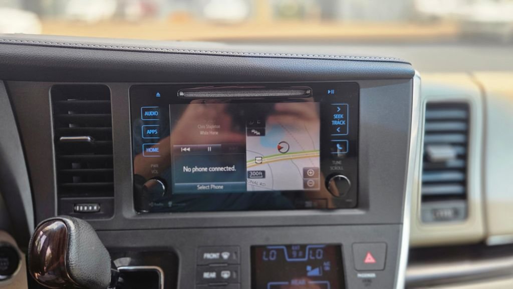 Used 2015 Blue Toyota XLE image 21