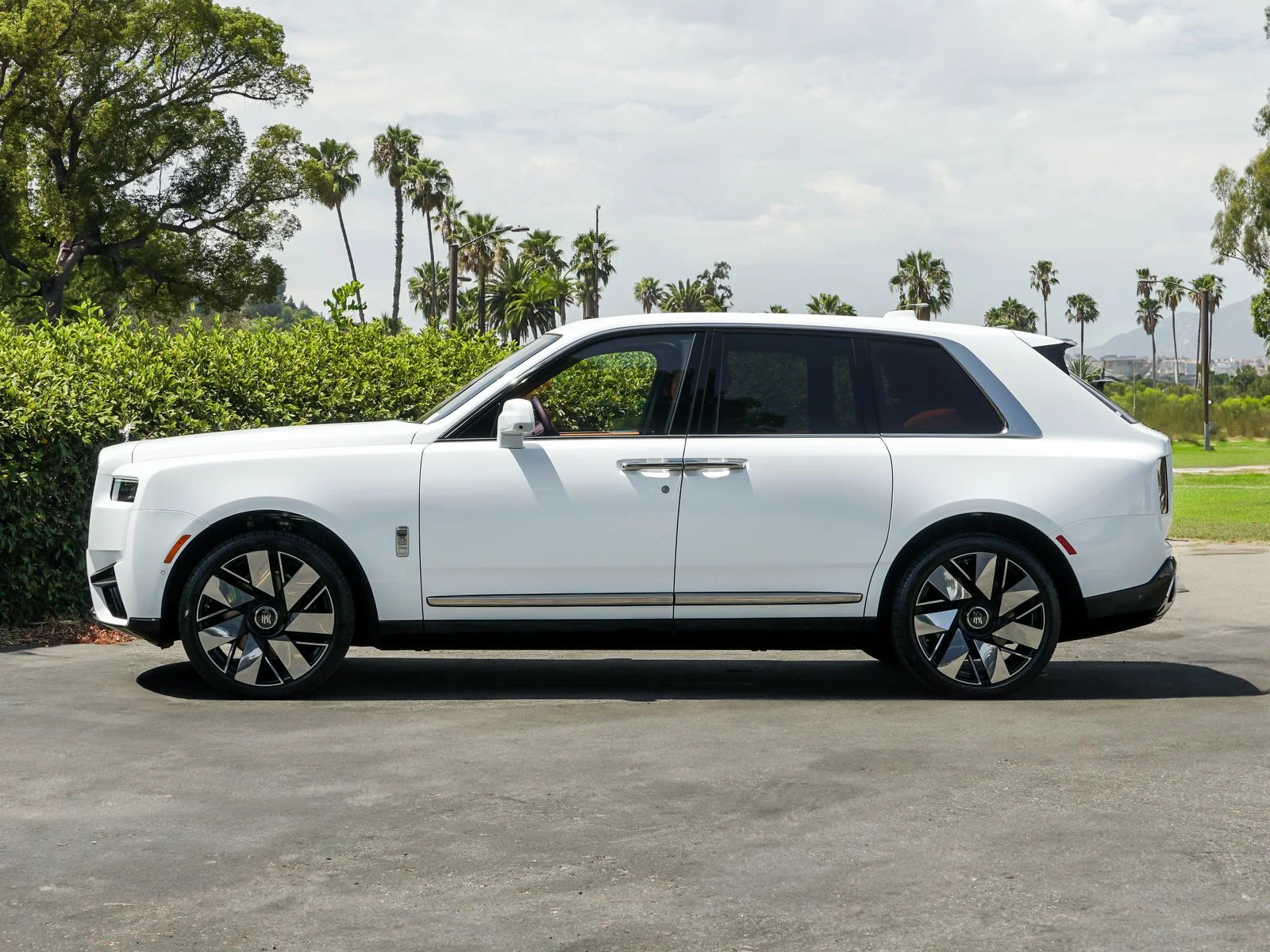 New 2026 Arctic White Rolls-Royce  image 3