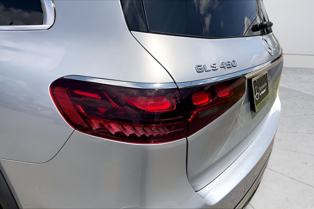 Used 2025 Silver Mercedes-Benz GLS 450 image 31