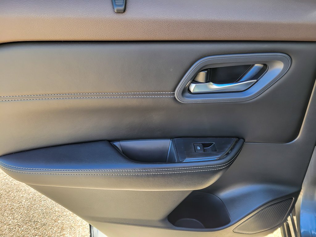 Used 2023 Gun Metallic Nissan SV image 19