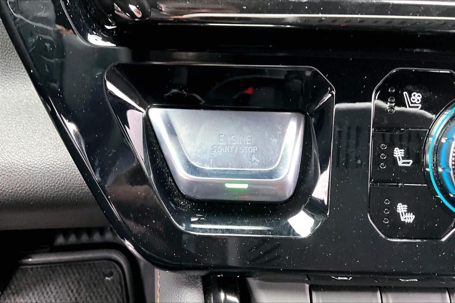 Used 2025 Sterling Metallic GMC AT4 image 35