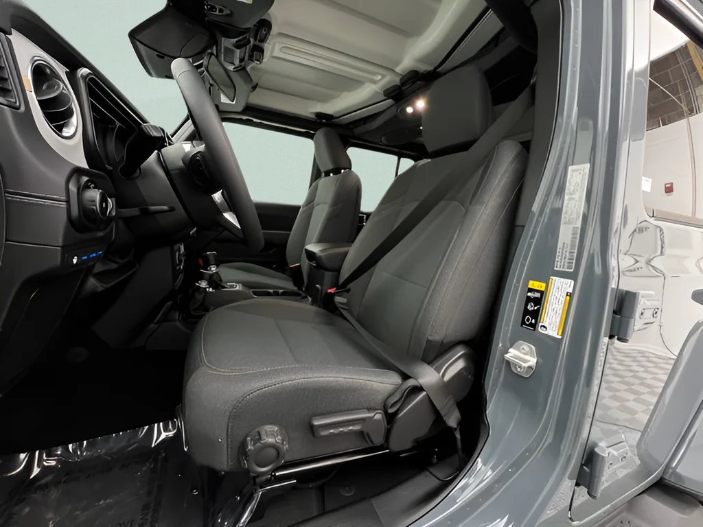 Used 2025 Anvil Clear Coat Jeep Sahara 4xe image 21