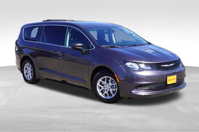 2023 Chrysler Voyager LX's photo