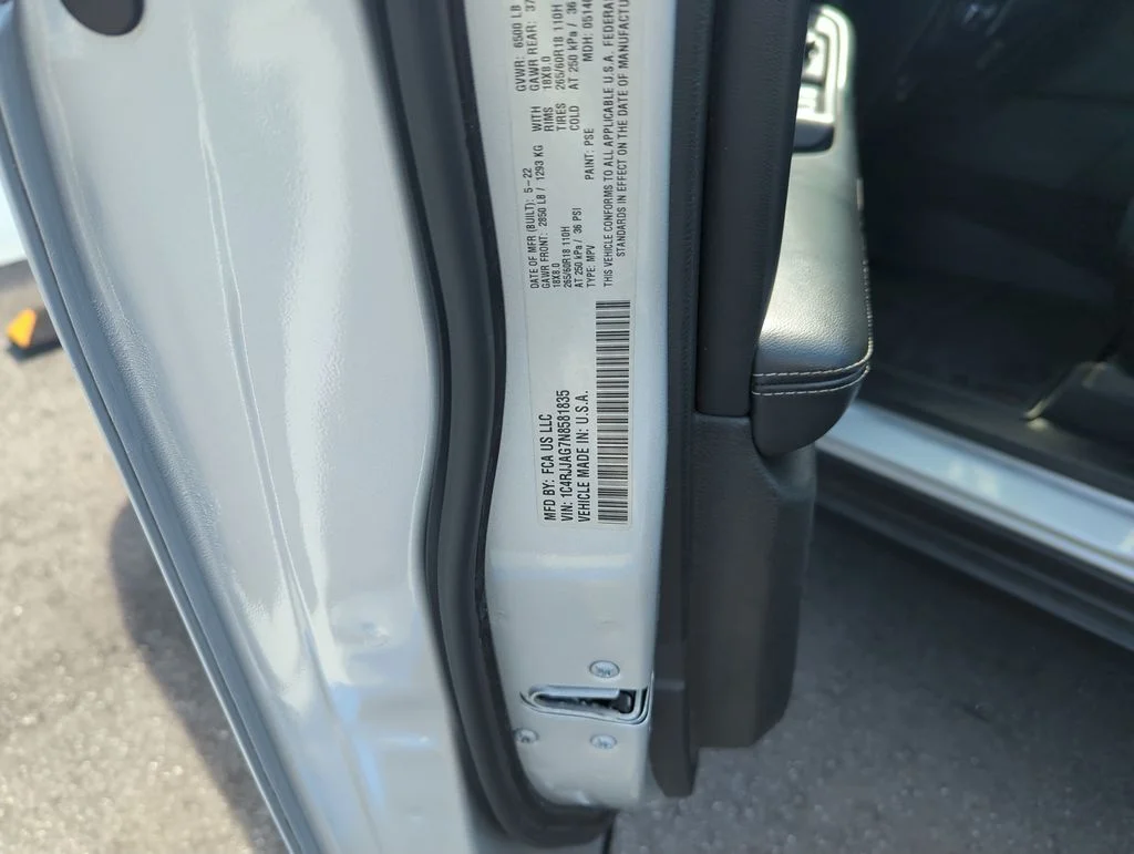 Used 2022 Silver Jeep Laredo image 41