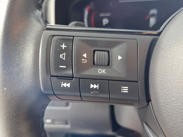 Used 2023 Gray Nissan Platinum image 27