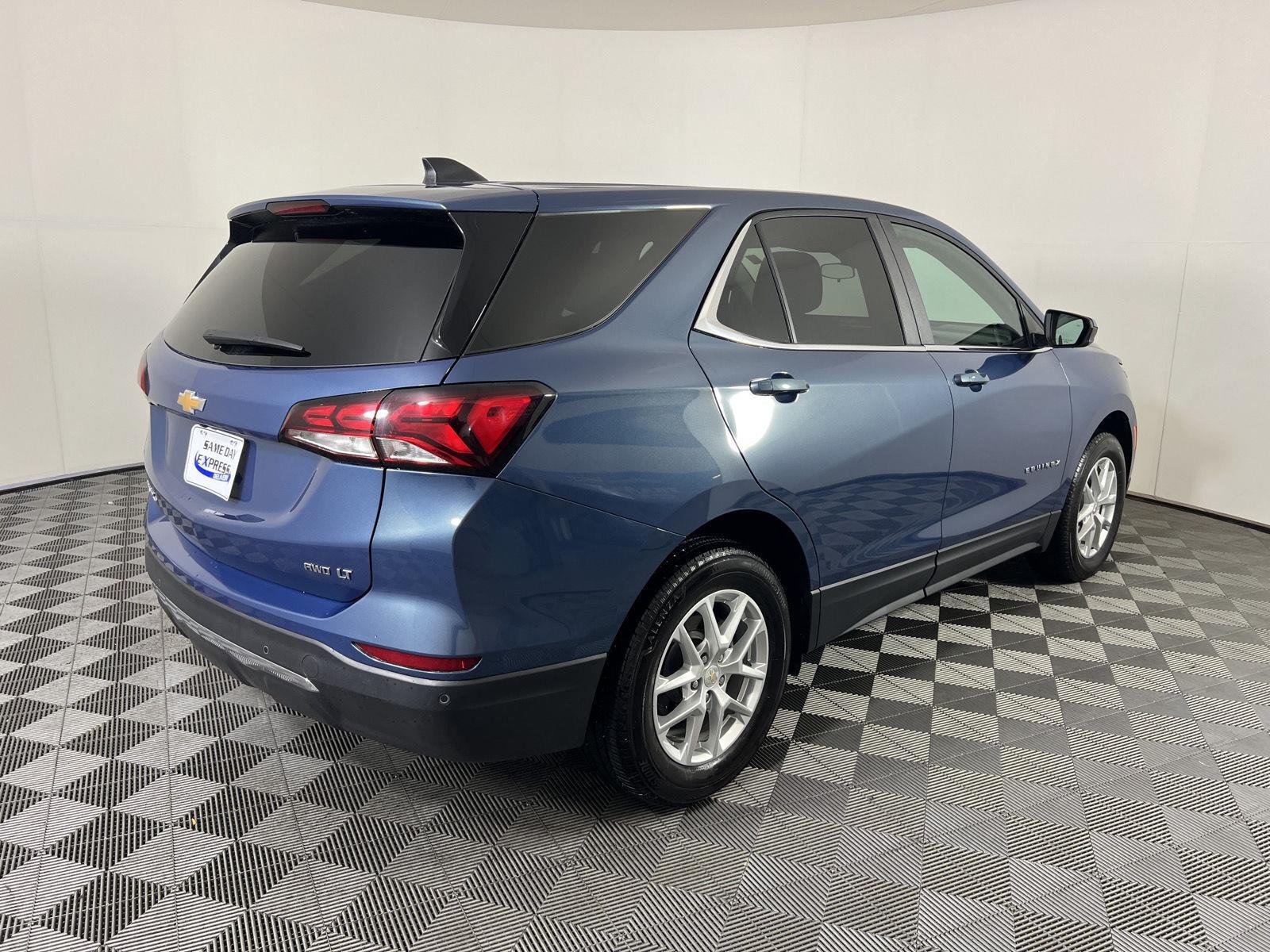 Used 2024 Lakeshore Blue Metallic Chevrolet LT image 23