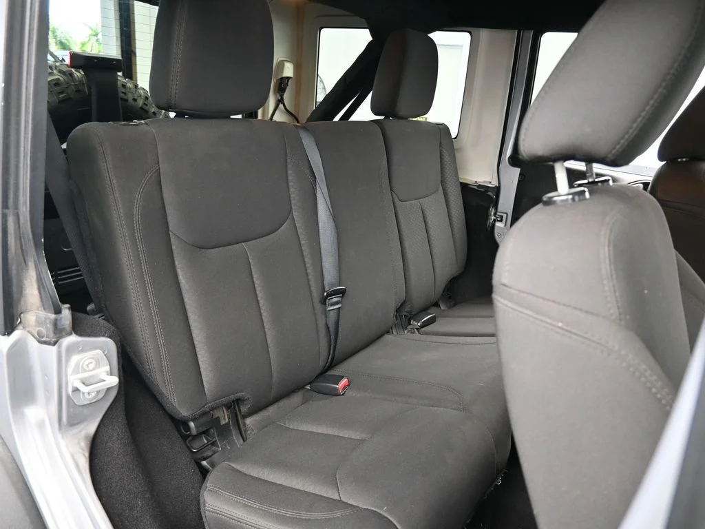 Used 2016 Billet Silver Metallic Clearcoat Jeep Unlimited Sport image 37