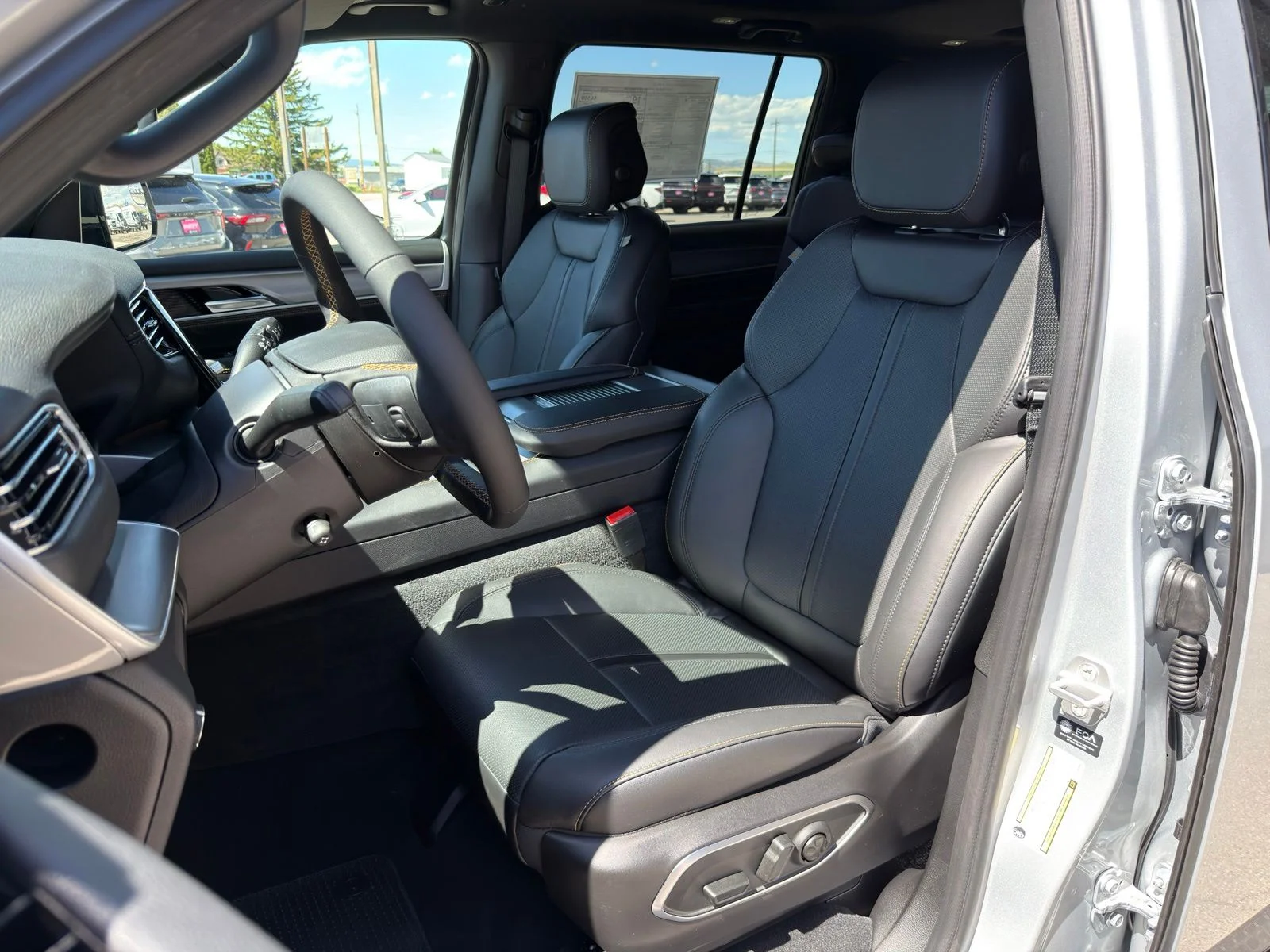 New 2026 Silver-Zynith Exterior Paint Jeep  image 15