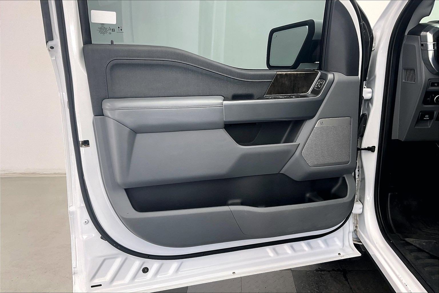 Used 2021 Oxford White Ford Lariat image 25