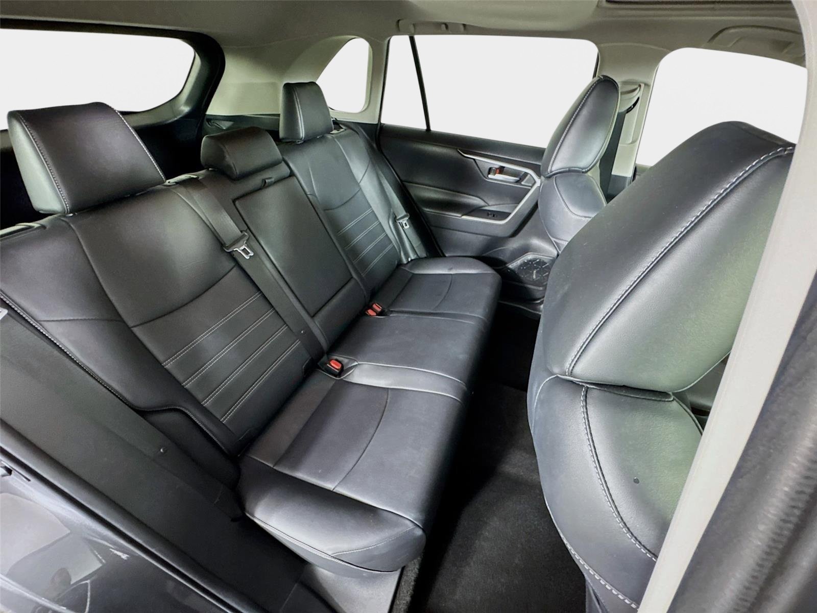 Used 2019 Magnetic Gray Metallic Toyota XLE Premium image 26