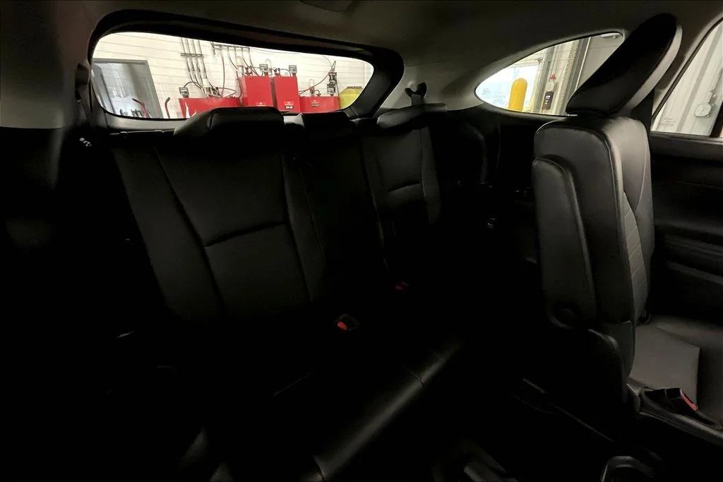 Used 2022 Silver Toyota XLE image 32