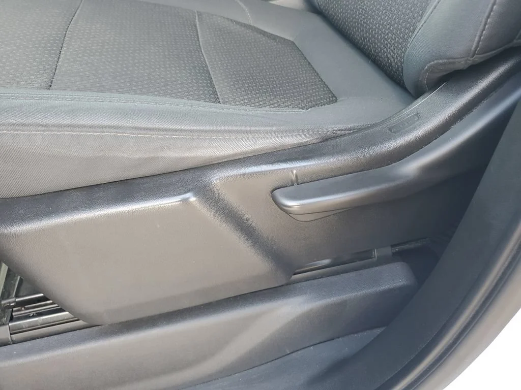 Used 2019 SUMMIT WHITE Chevrolet Custom image 16