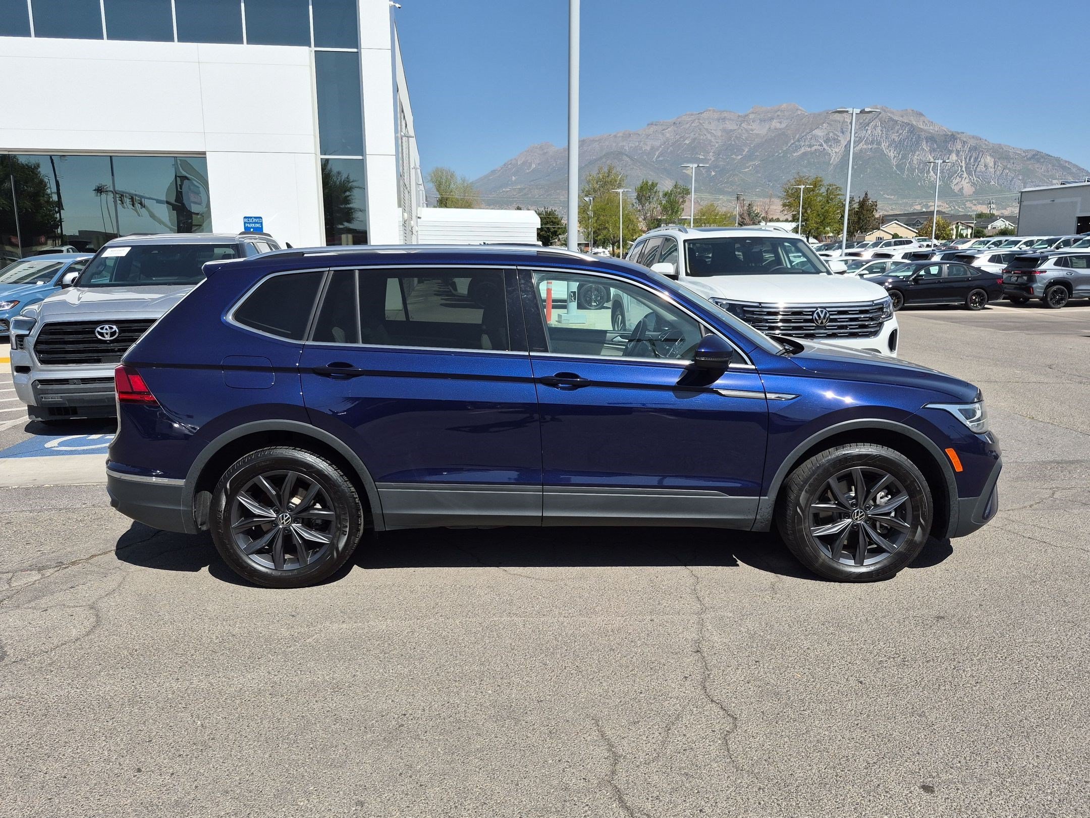 Used 2023 Atlantic Blue Metallic Volkswagen SE image 2