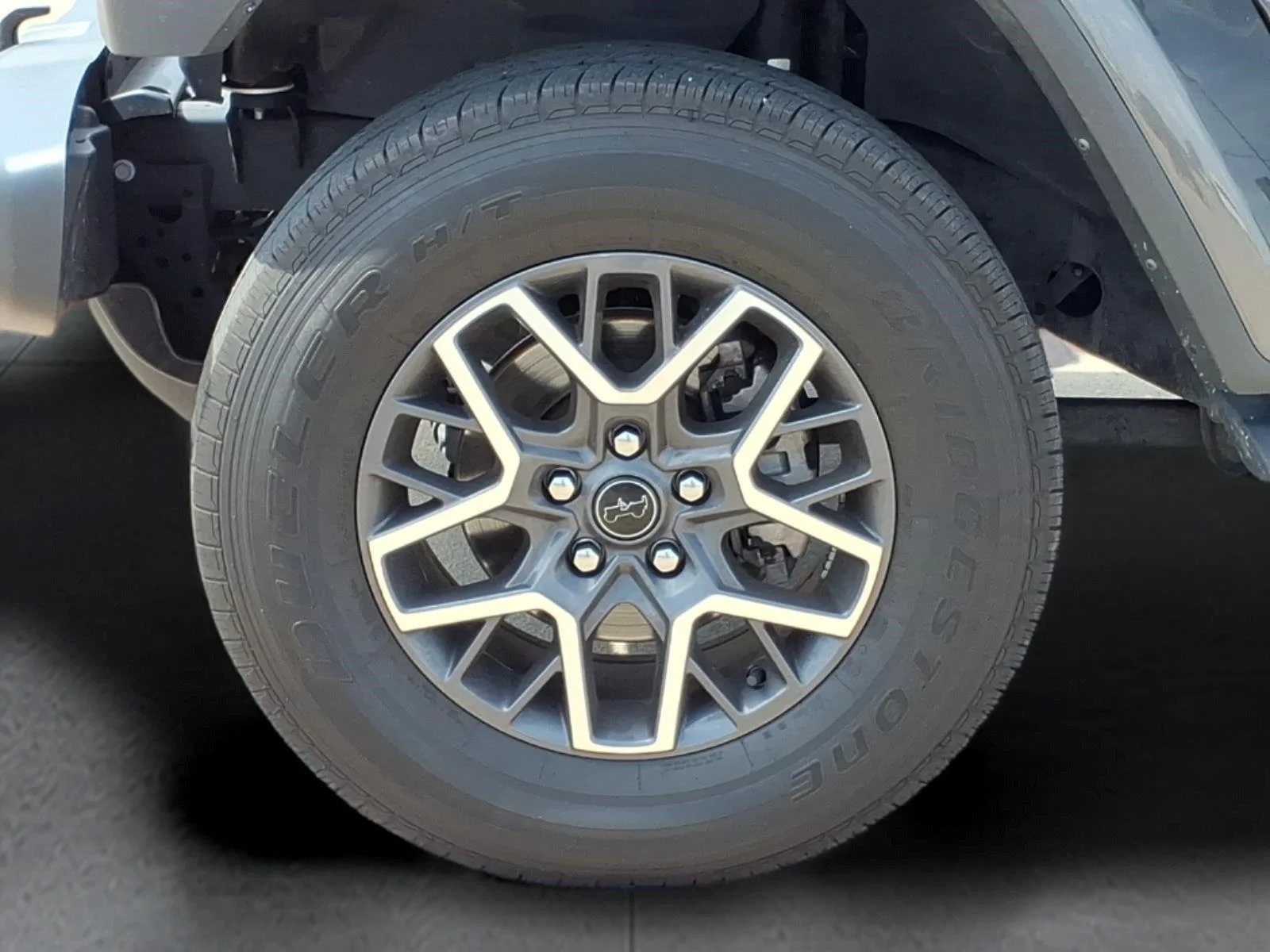 Used 2025 Granite Crystal Metallic Clearcoat Jeep Sahara image 9