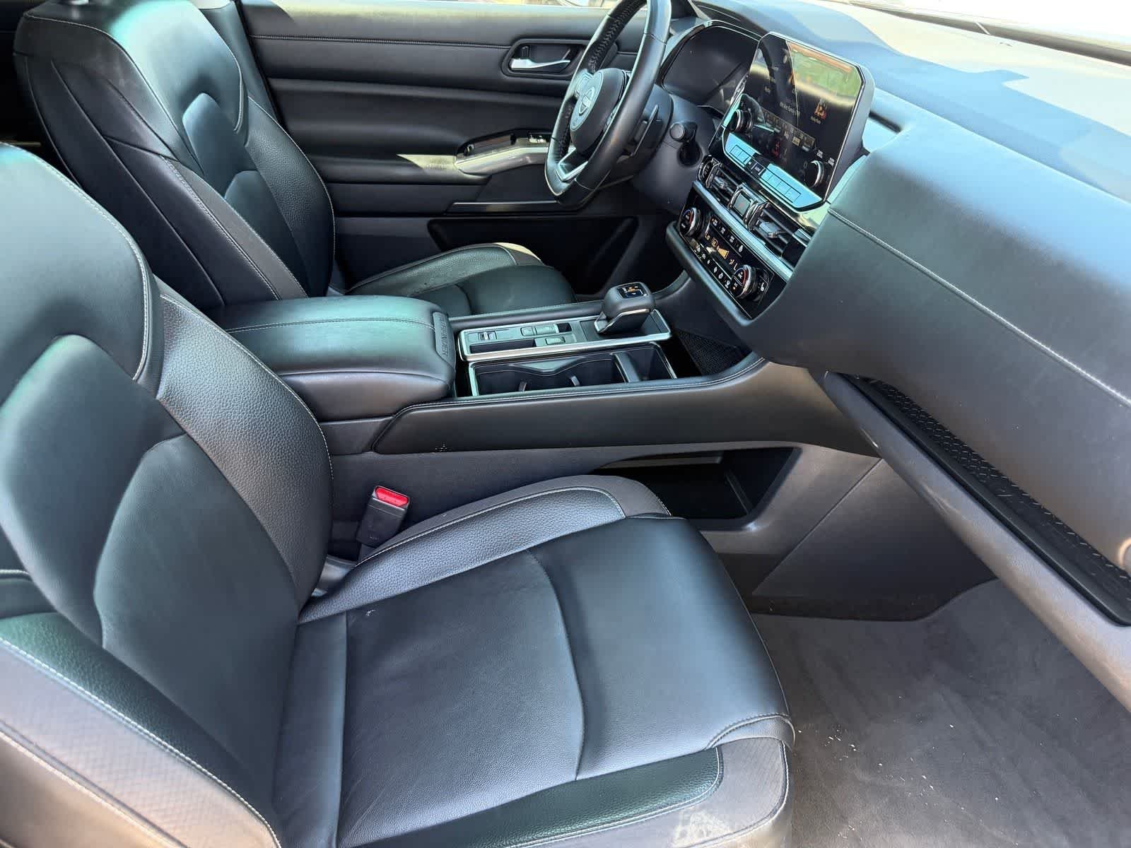Used 2022 Super Black Nissan SL image 9