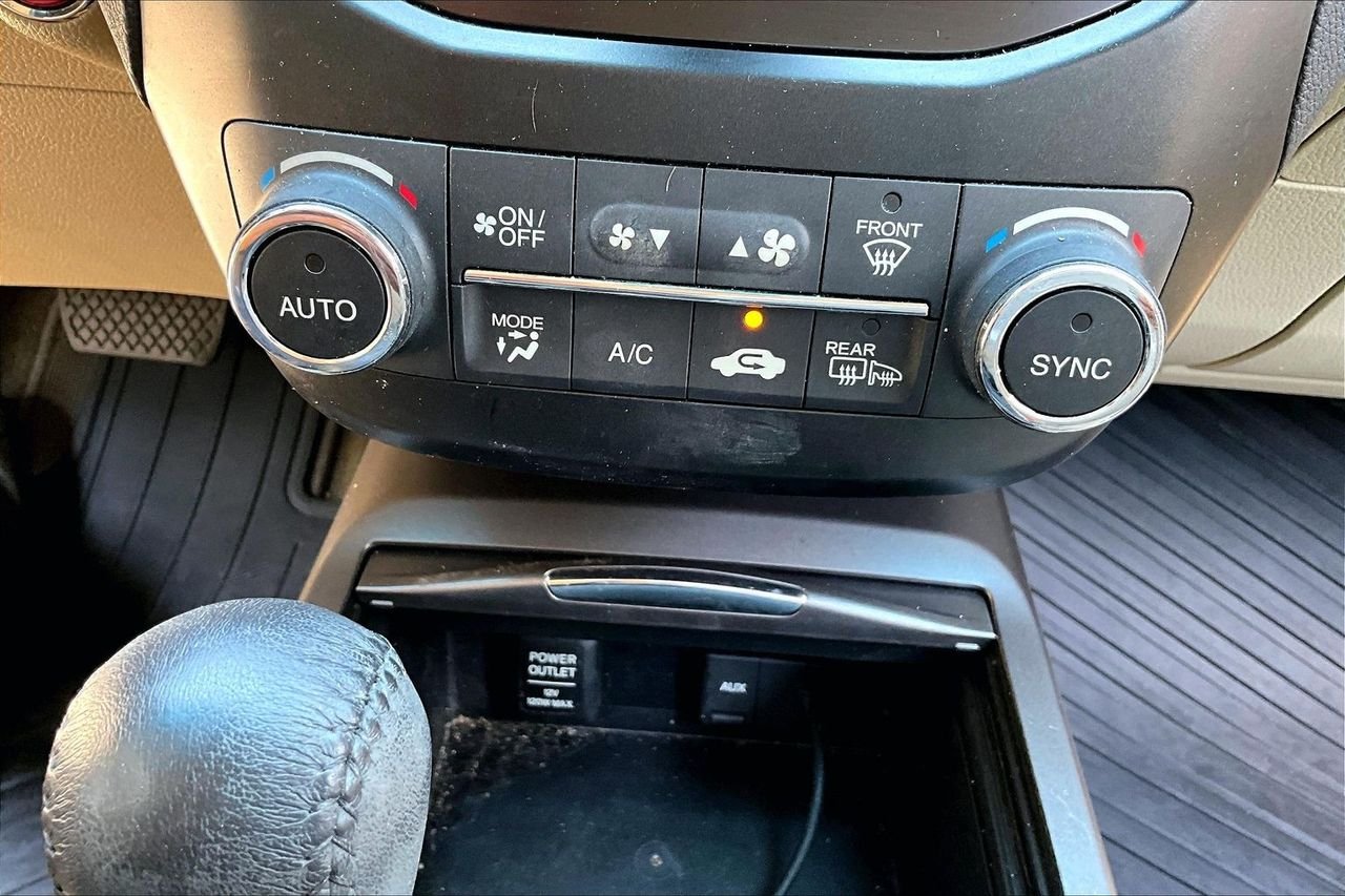 Used 2015  Acura Base image 25