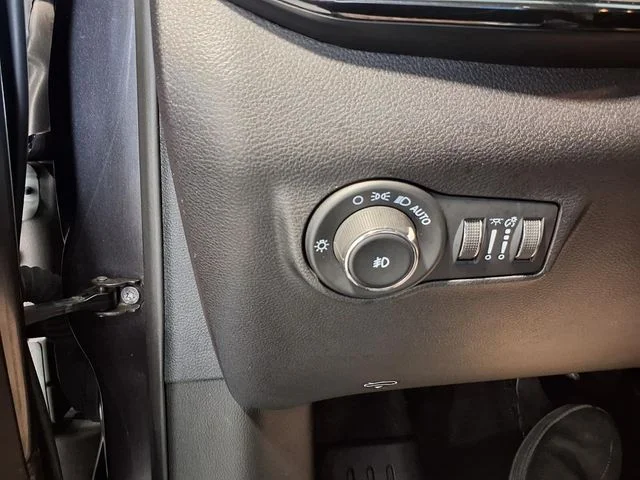 Used 2023 Crystal Metallic Jeep Trailhawk image 16