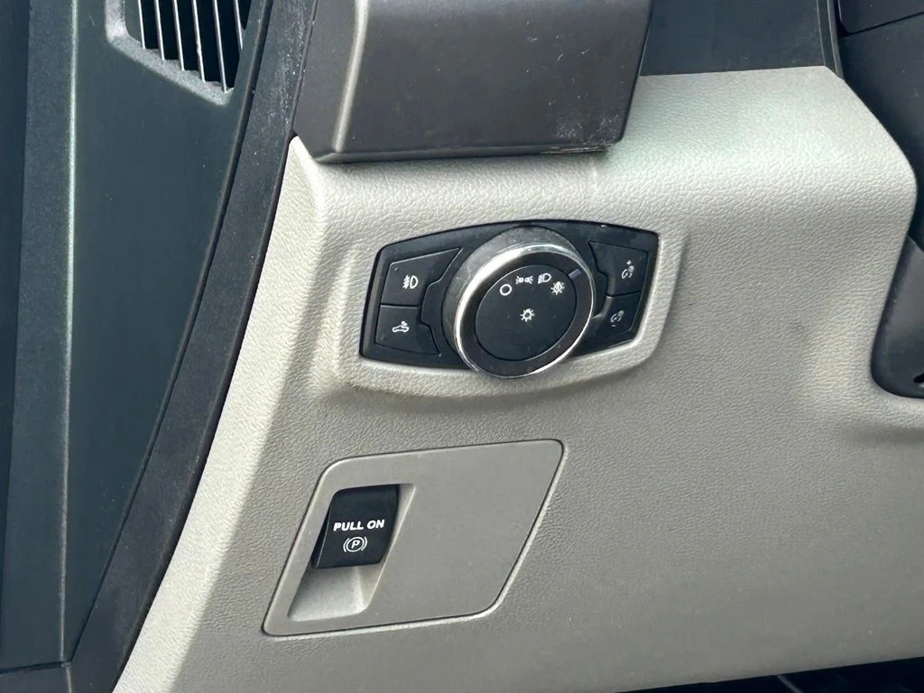 Used 2018 Magnetic Ford XLT image 34