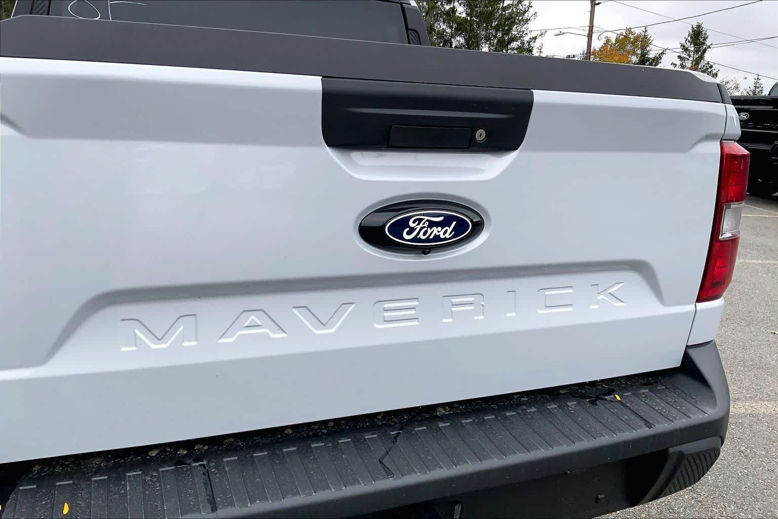 New 2026 Space White Metallic Ford XLT image 6