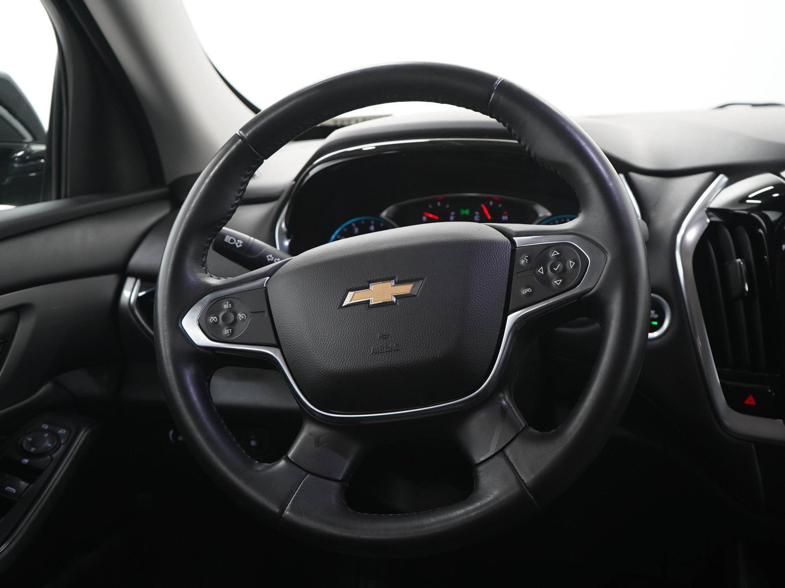 Used 2018 Mosaic Black Metallic Chevrolet Cloth w/1LT image 18