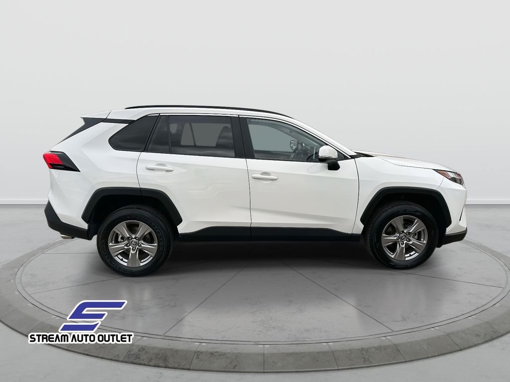 2024 Toyota RAV4 XLE photo 4