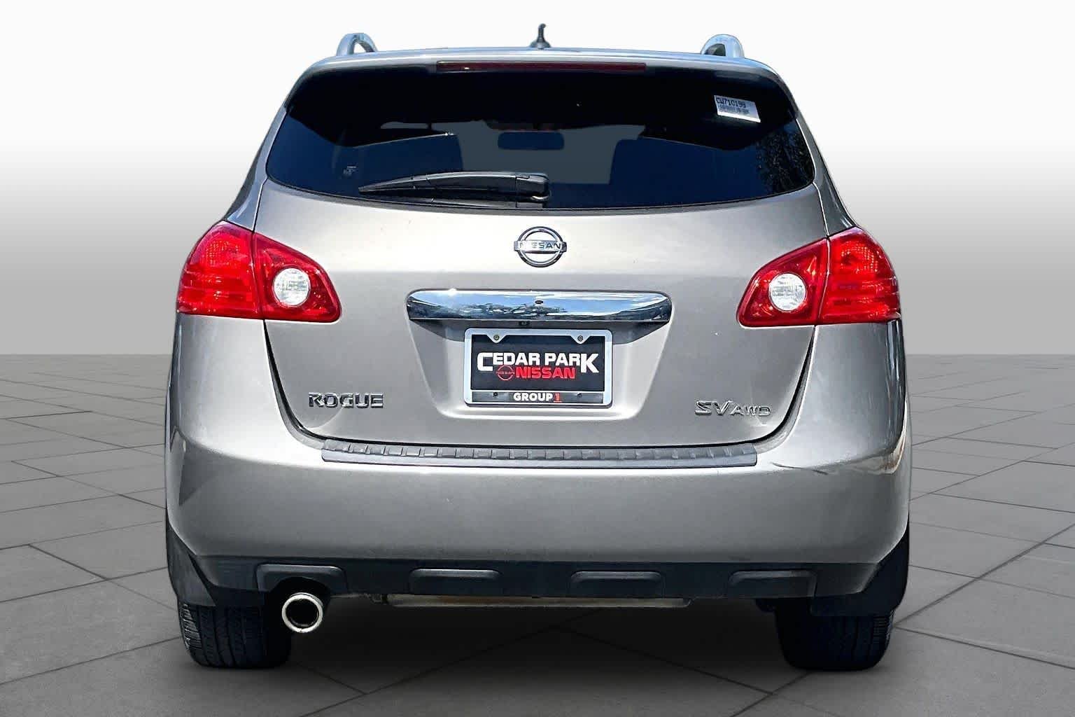Used 2012 Platinum Graphite Nissan SV image 4