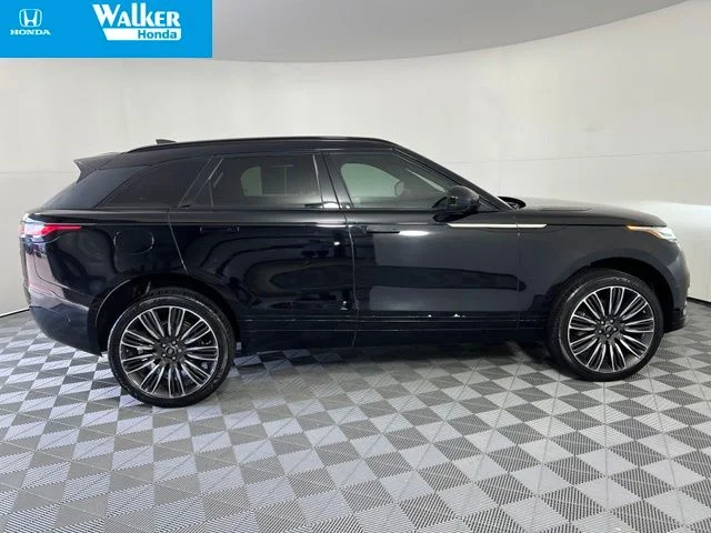Used 2019 Black Land Rover SE R-Dynamic image 9