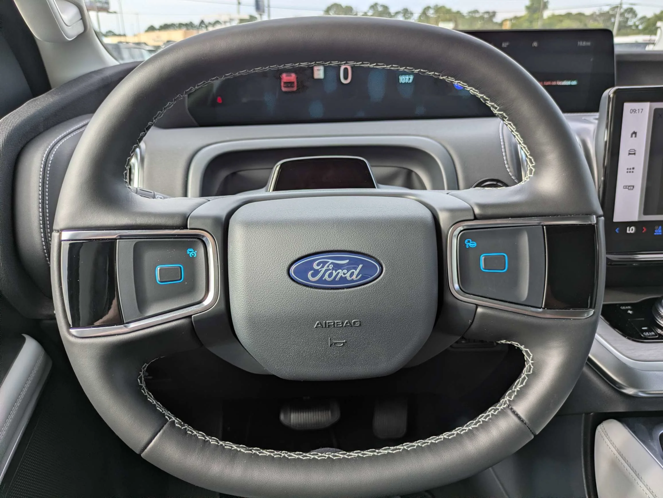 New 2026 Star White Metallic Tri-Coat Ford Platinum® image 32