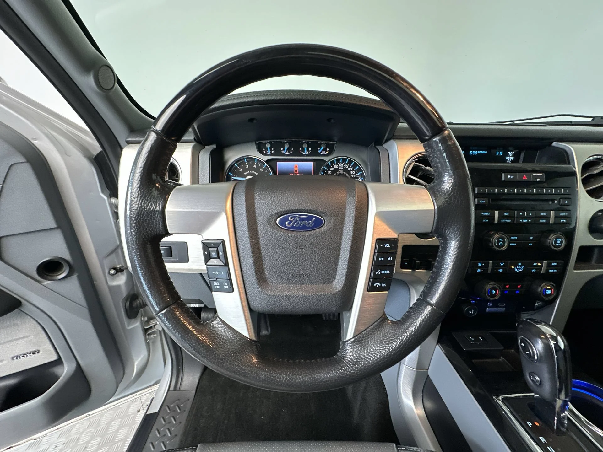 Used 2011 Ingot Silver Metallic Ford Platinum image 16