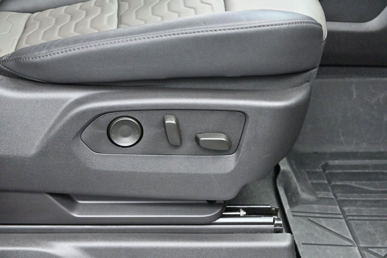 Used 2025 Slate Gray Metallic Chevrolet ZR2 image 33