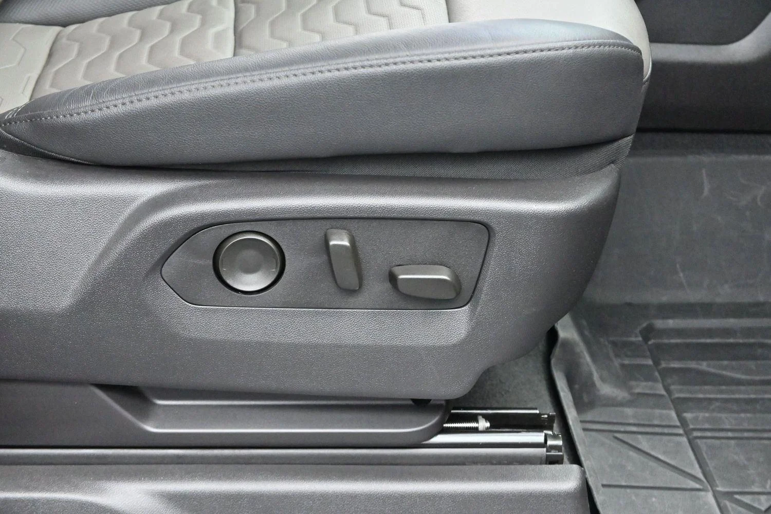 Used 2025 Slate Gray Metallic Chevrolet ZR2 image 33