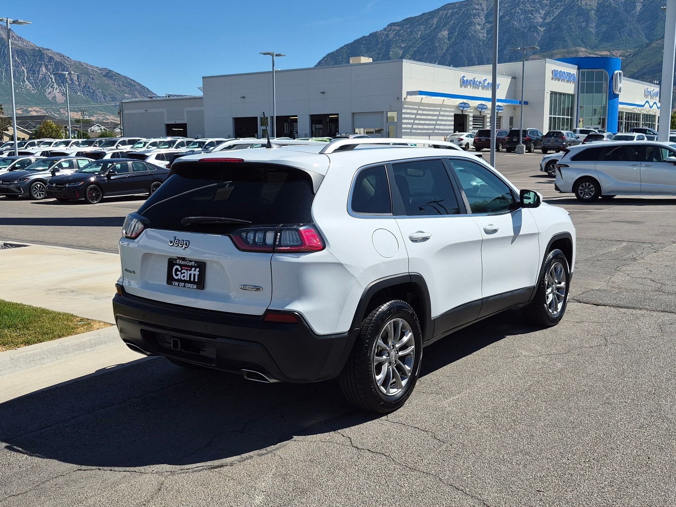 Used 2020 Bright White Clearcoat Jeep Latitude Plus image 3