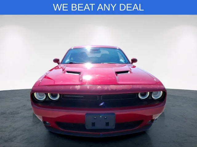 Used 2018 Red Dodge SXT image 4