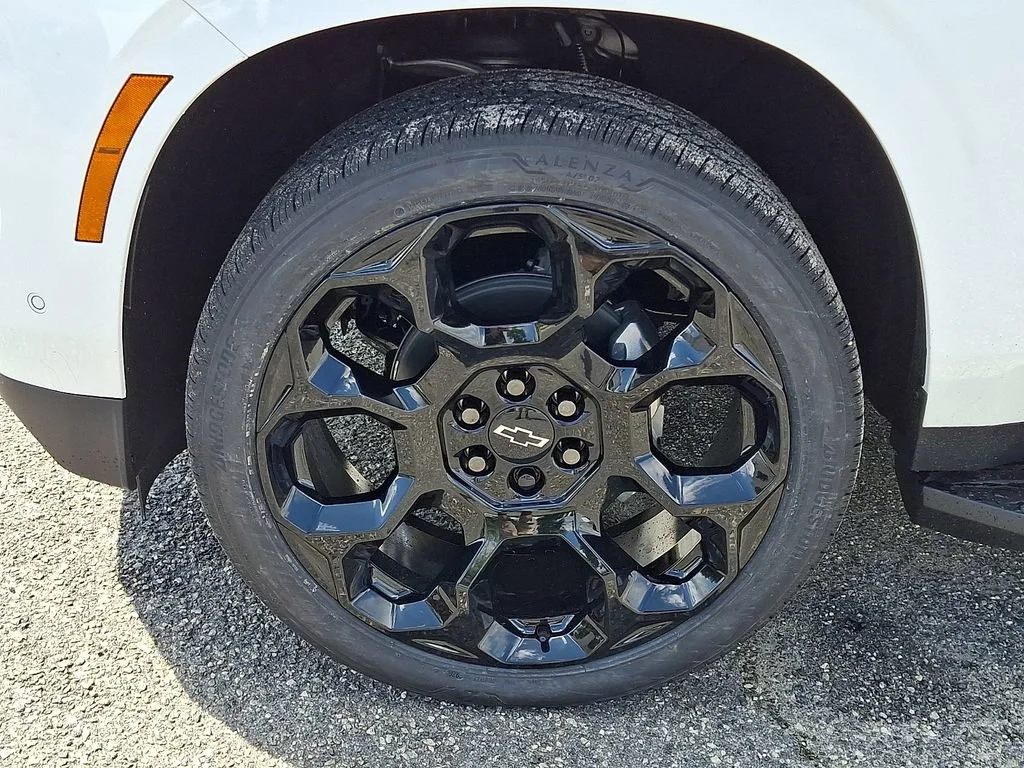 New 2026 Summit White Chevrolet RST image 19