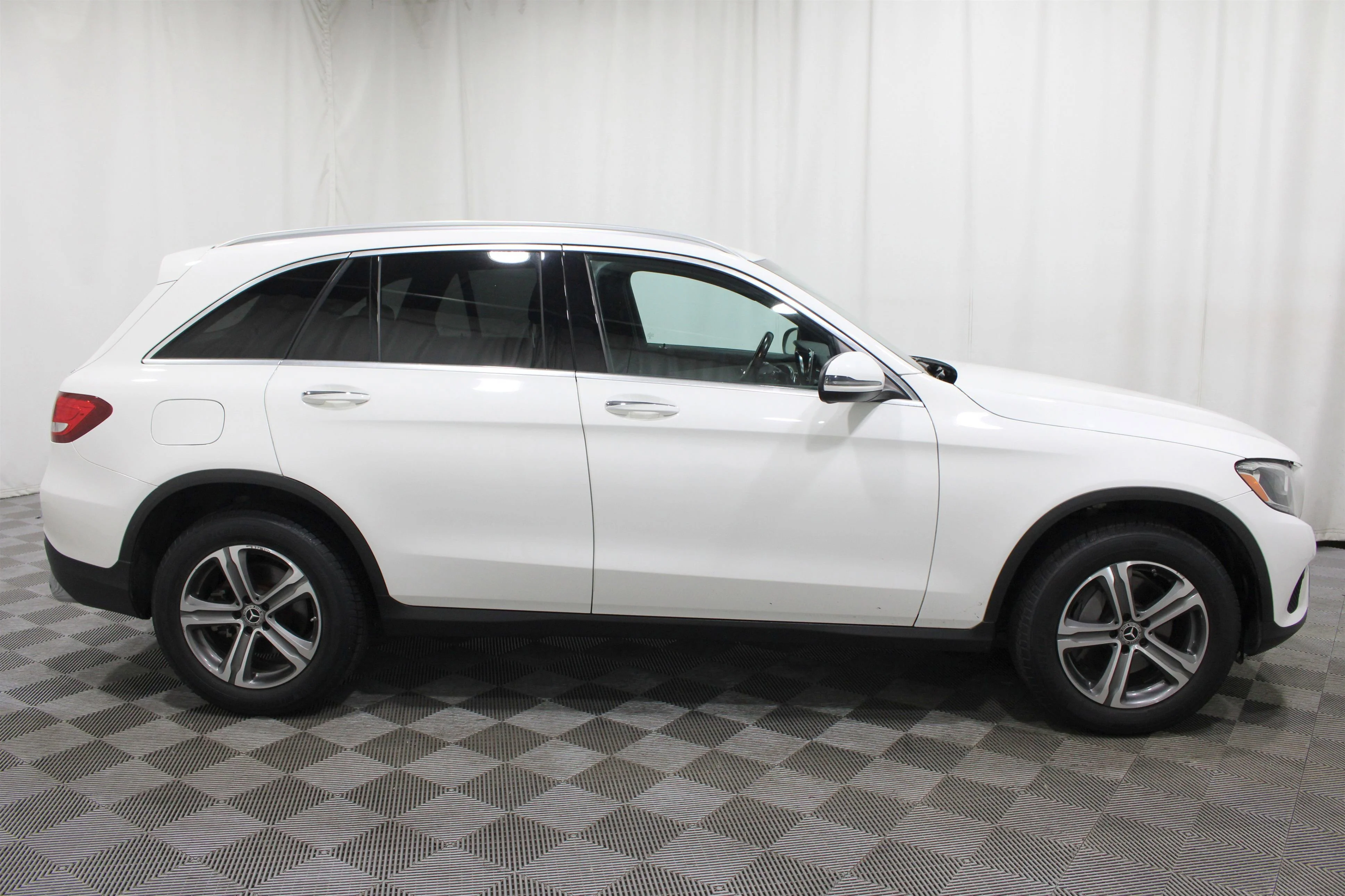 Used 2019 Polar White Mercedes-Benz GLC 300 image 30