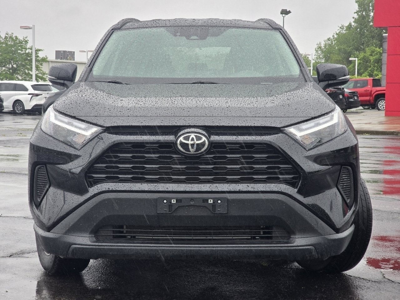 2025 Toyota RAV4 XLE - Photo 10