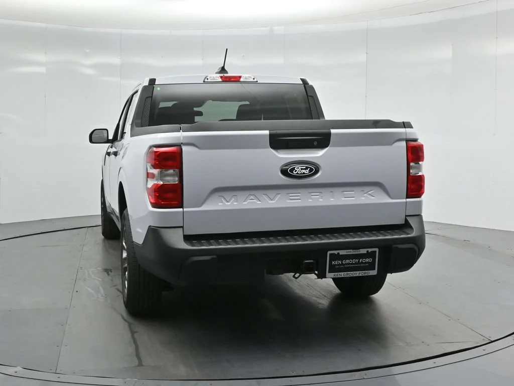 New 2026 Space White Metallic Ford XLT image 21