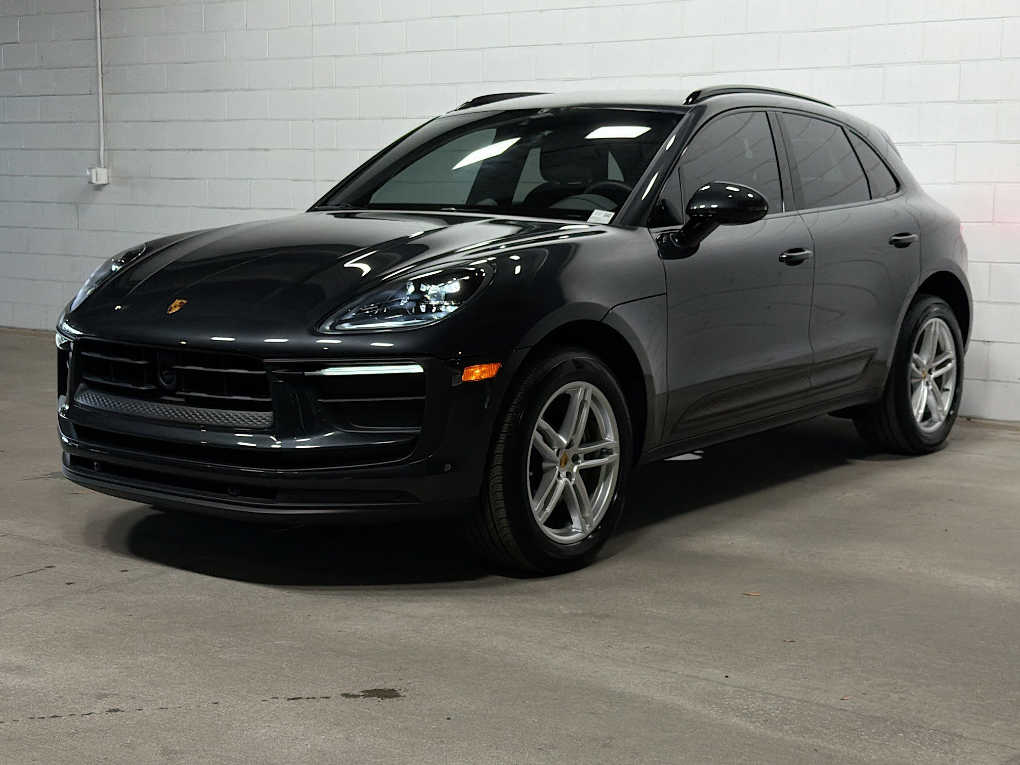 2022 Porsche Macan -'s photo