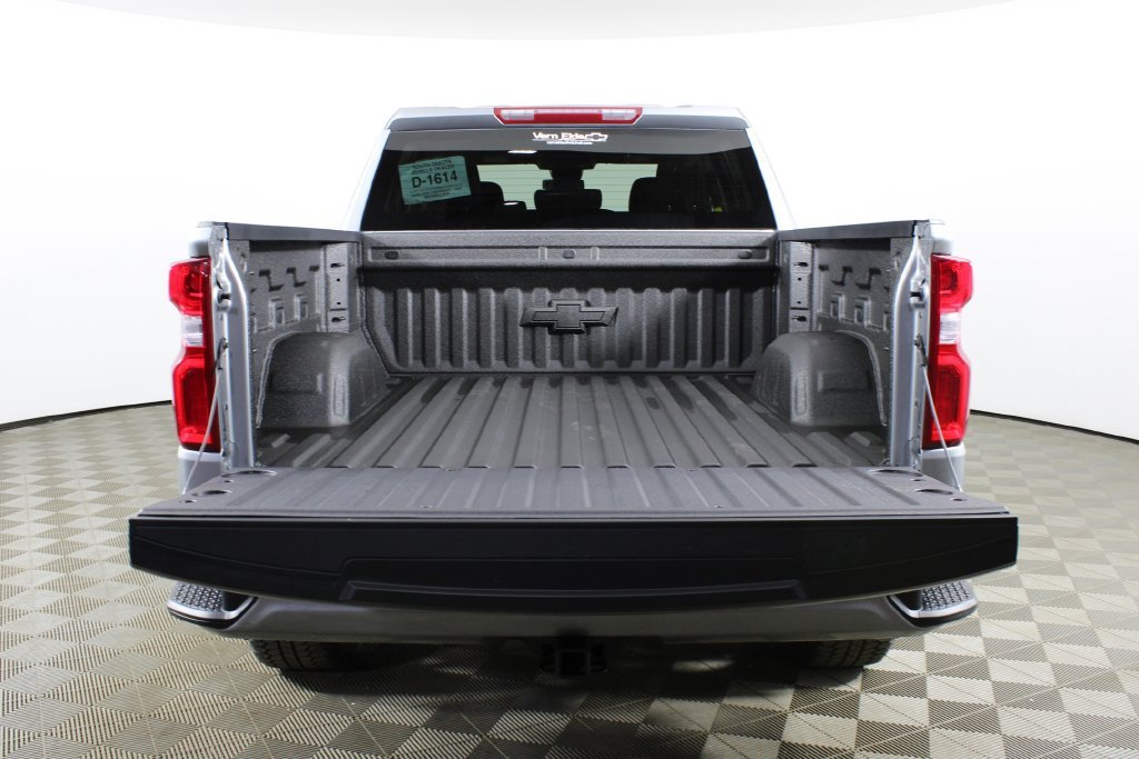 New 2026 Sterling Gray Metallic Chevrolet RST image 7
