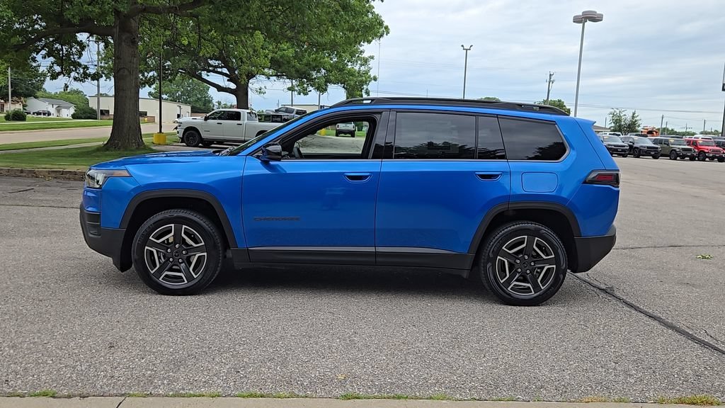 Used 2026 Hydro Blue Pearlcoat Jeep Limited image 5