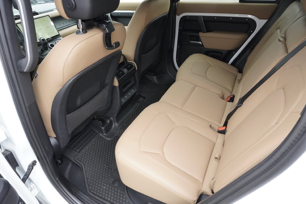 New 2026 Fuji White Land Rover X-Dynamic SE image 29
