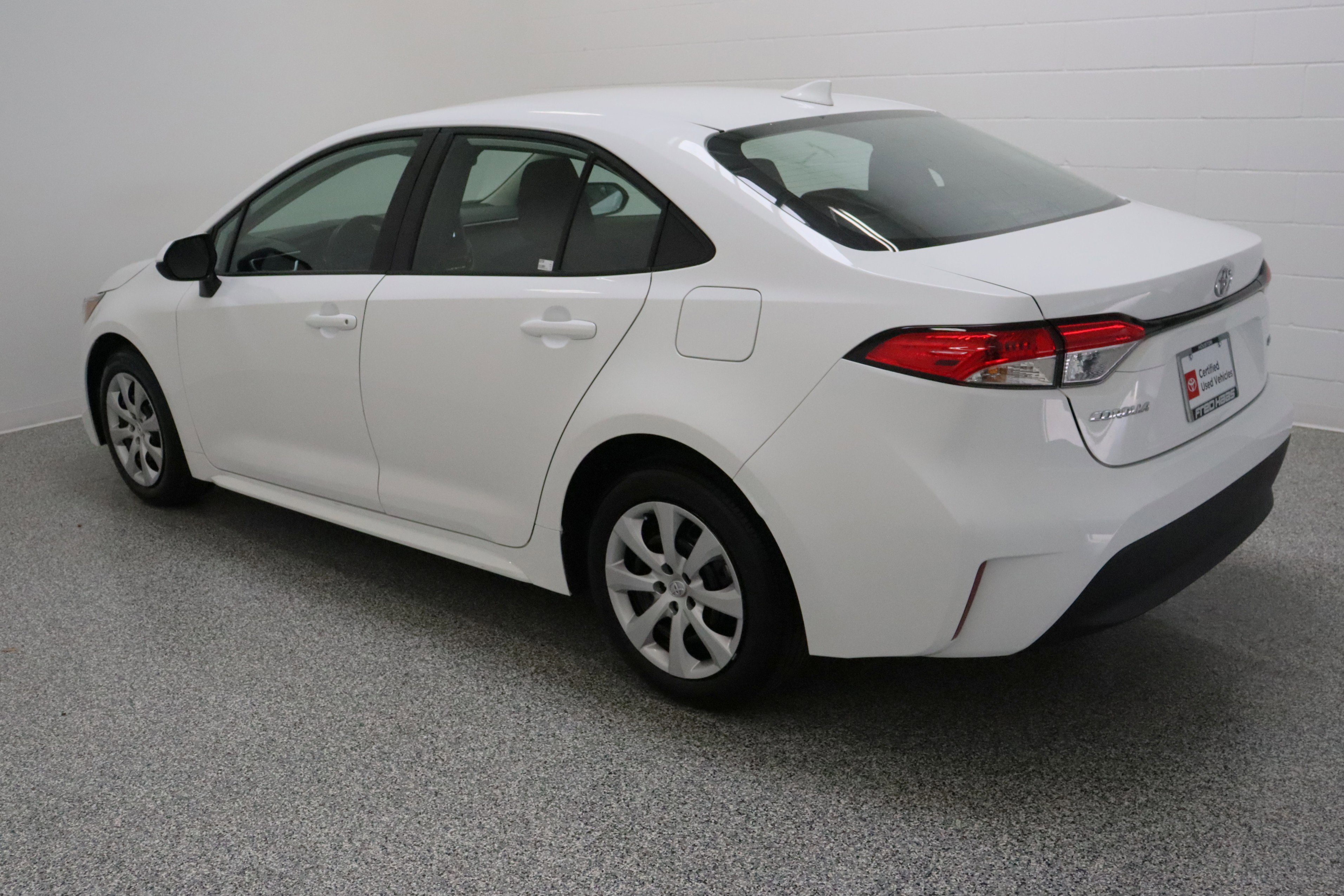 Used 2025 Ice Cap Toyota LE 2.0L image 9