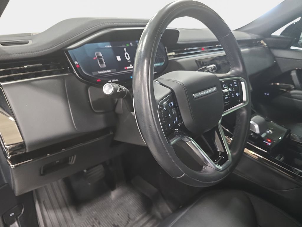Used 2024 Fuji White Land Rover SE image 23