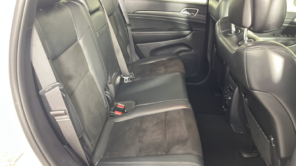 Used 2019 White/off-white Jeep Altitude image 19