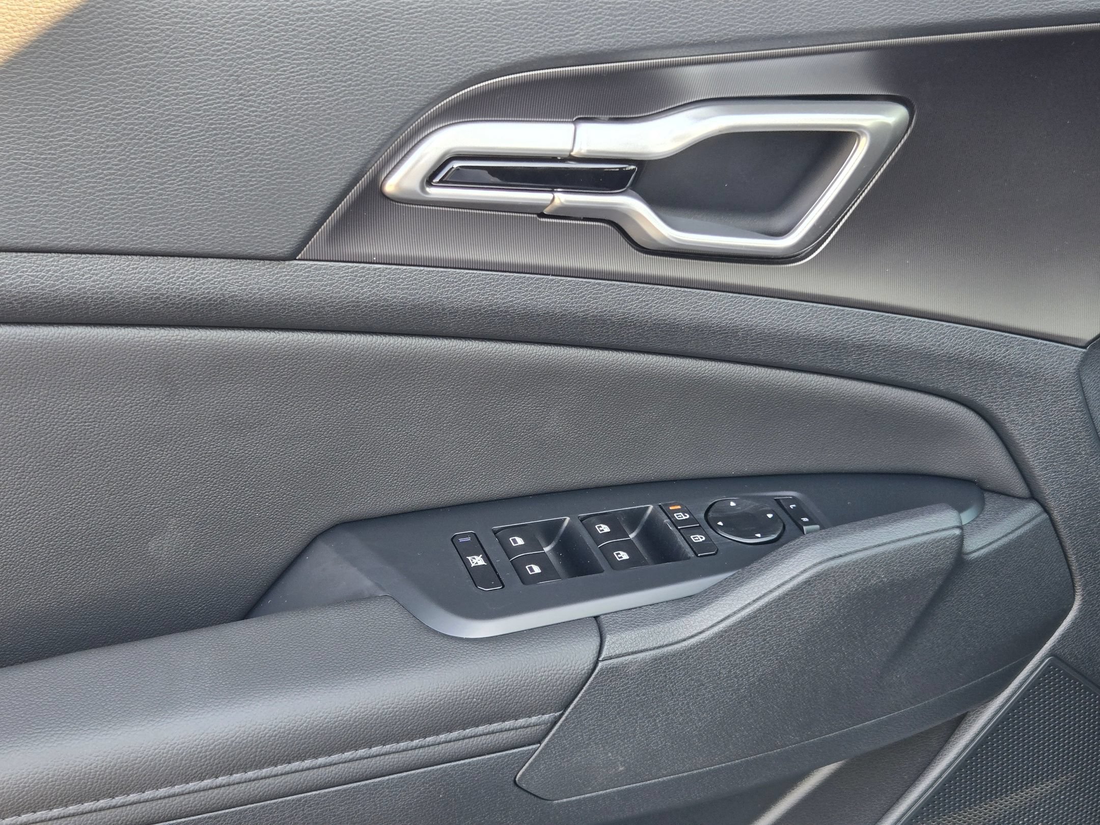 New 2026 Glacial White Pearl Kia EX image 16