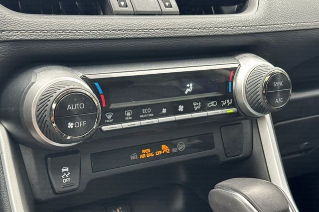 Used 2024  Toyota XLE Premium image 28
