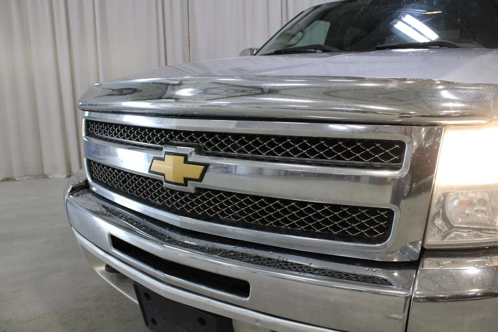 Used 2012 White Chevrolet LS image 27