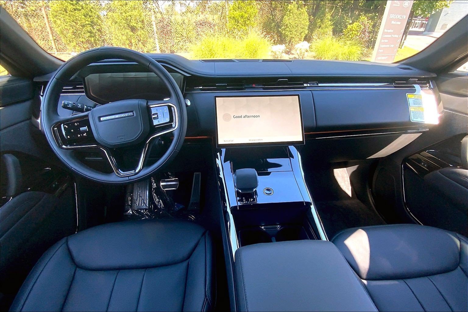 New 2027 Santorini Black Land Rover Dynamic SE image 5