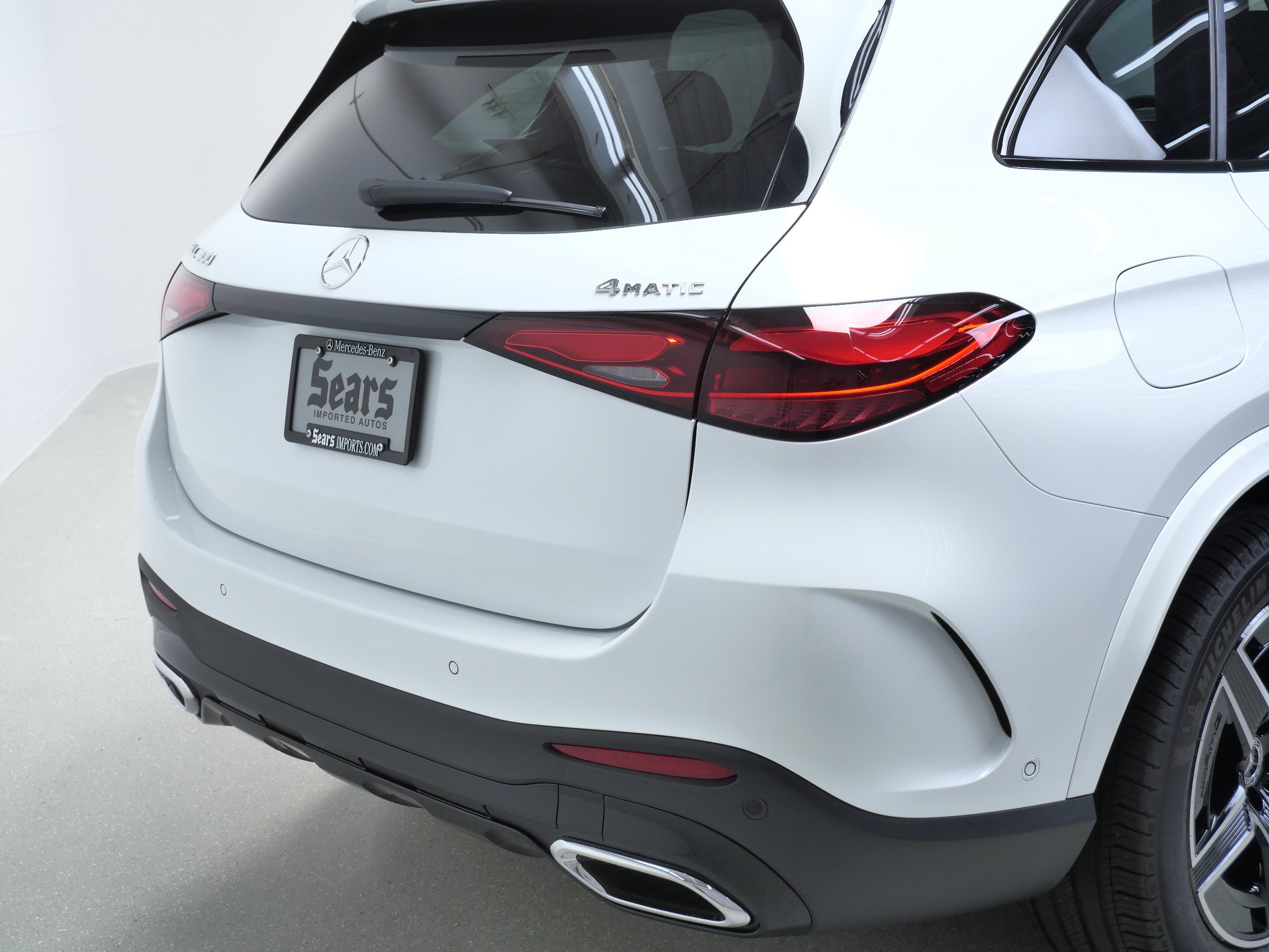 New 2026 MANUFAKTUR Moonlight White Metallic Mercedes-Benz GLC 300 image 5