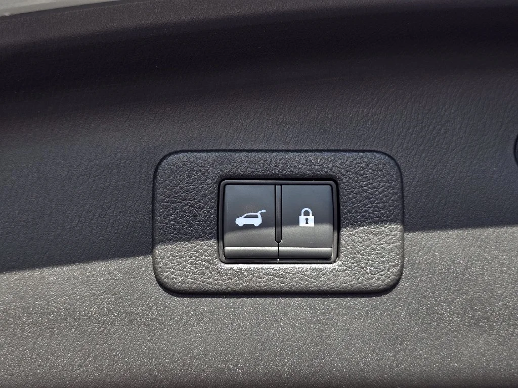 Used 2024 Silver Nissan SL image 12
